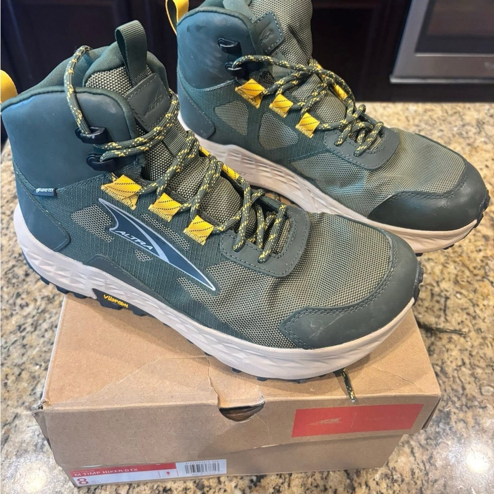 Altra Men's Green and Yellow Athletic Shoes